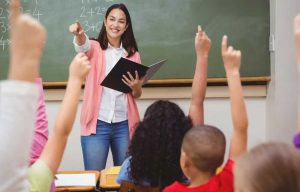 Casi todos los niños argentinos terminaron a tiempo la primaria, pero solo la mitad aprendió lo esperado