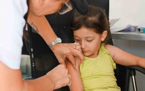 Alerta sanitaria: cae la vacunación antigripal y crecen los riesgos de un rebrote grave