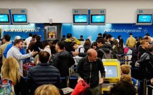 Cancelaciones y reprogramaciones de las líneas aéreas por el paro del jueves
