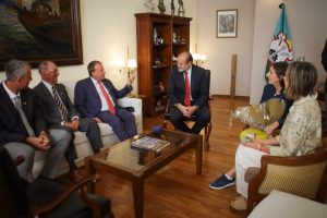 El intendente Susbielles recibió al embajador alemán Dieter Lamié y juntos encabezaron un encuentro de trabajo