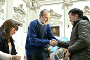 Un paso fundamental para el arraigo: 223 familias de Bahía firmaron las escrituras de sus hogares tras casi 30 años de espera