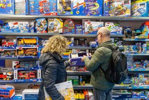 Entre el bolsillo y la pantalla: cómo compra el consumidor en este Día del Niño
